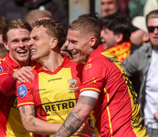 Adelgaard viert treffer - IJsselderby 05-04-2026 - Go Ahead Eagles vs. PEC Zwolle - Foto Henny Meyerink