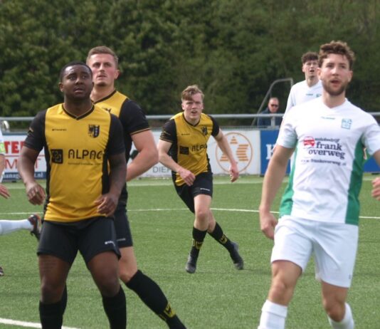 Diepenveen - Sportclub Overwetering | foto: Gerrit Krijt