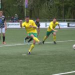 Remon Elshof scoort voor Overwetering in de wedstrijd tegen SV Zwolle | foto: Sikko Cazemier