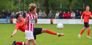Enter zegeviert aan De Laene Voorwaarts - Enter | Björn Hogeslag in actie - foto Ronny te Wechel