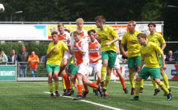 Een prachtige dag voor Sportclub Overwetering Sportclub Overwetering - VV Lemelerveld | foto: Nicole de Ruig