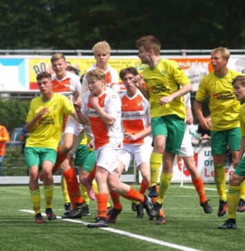 Een prachtige dag voor Sportclub Overwetering Sportclub Overwetering - VV Lemelerveld | foto: Nicole de Ruig