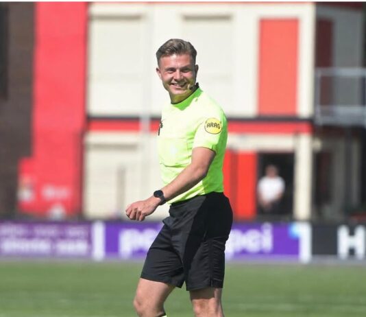 Promotie naar betaald voetbal voor Stan Smit Stan Smit