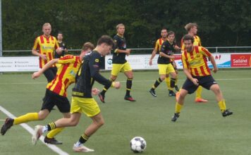 Sportclub Overwetering maatje te groot voor buurman Wesepe - Overwetering | foto: Gerrit Krijt