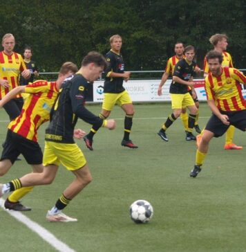 Sportclub Overwetering maatje te groot voor buurman Wesepe - Overwetering | foto: Gerrit Krijt