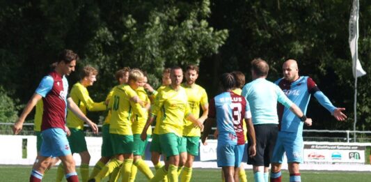 FC RDC verliest eerste competitiewedstrijd in Olst Overwetering - FC RDC | foto: Gerrit Krijt