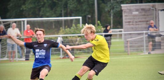 Colmschate wint met 4-3 van CCW ’16 Colmschate - CCW'16 | foto: Olaf Koot