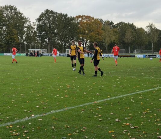 Dominant vv Diepenveen boekt ruime uitzege op Emst Emst - Diepenveen