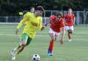 Sportclub Overwetering toont karakter en voetbal Sportclub Overwetering - Hulzense Boys | foto: Nicole de Ruig