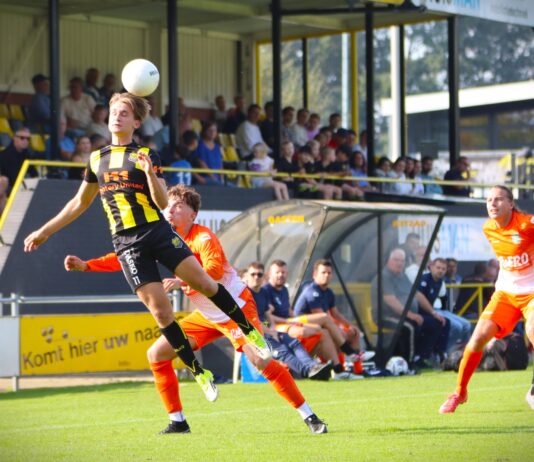 Helios wint bij DOS’37 DOS'37 - SV Helios | foto: Jeroen Tempert